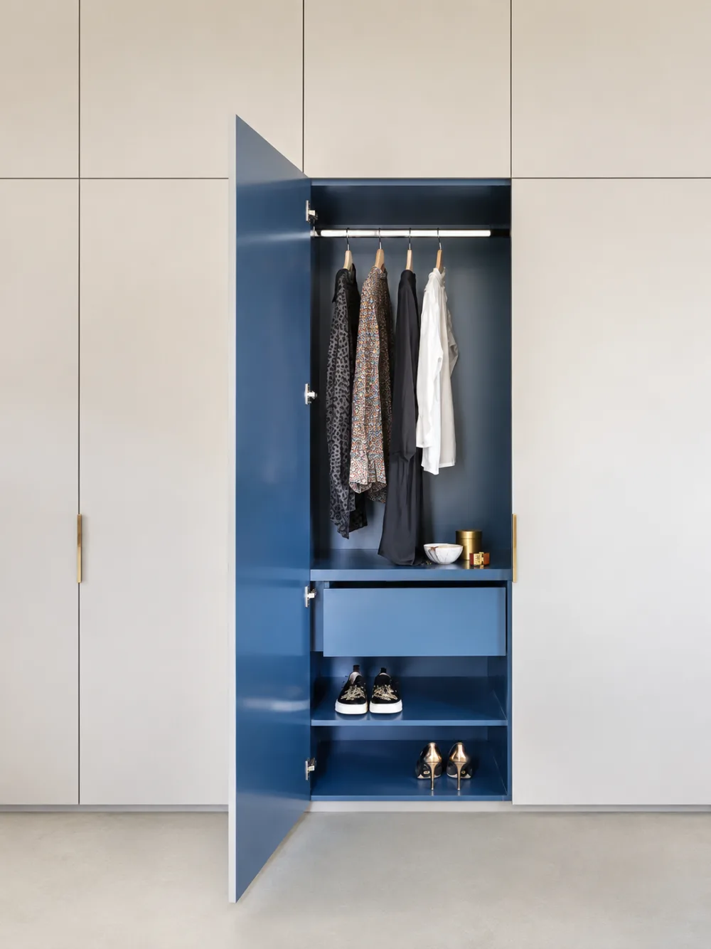Монтерио-Стоун — Прихожие на заказ Elegance Mebel
